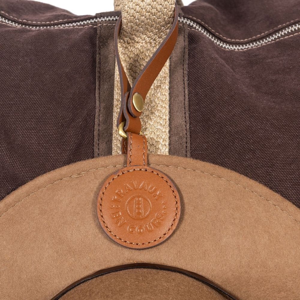Accessoires de voyage - PORTE-CHAPEAU EN CUIR - TRAVAUX EN COURS...