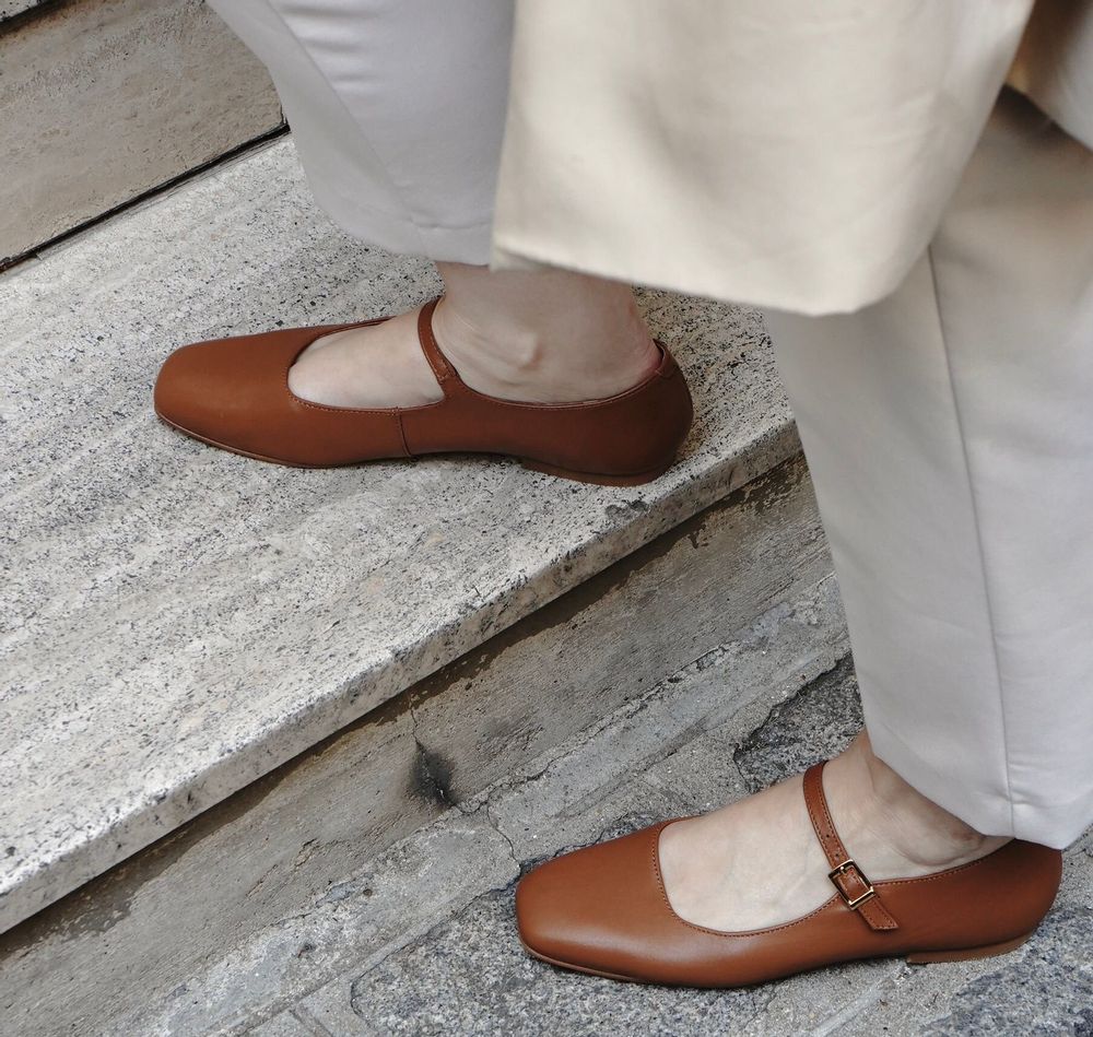 Chaussures - Mary jane en cuir camel incontournables dés Septembre - ATELIER COSTÀ