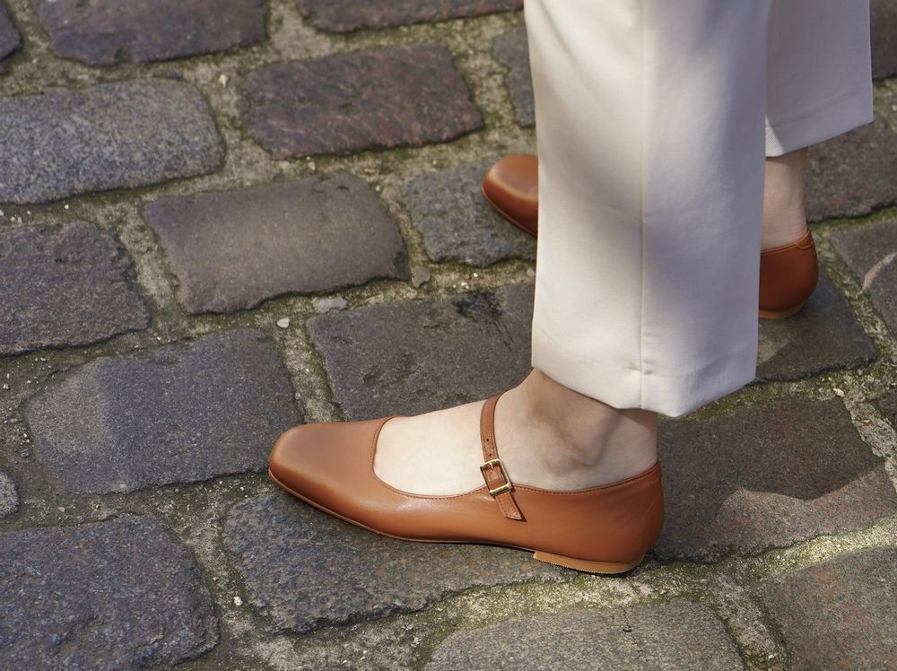 Chaussures - Mary jane en cuir camel incontournables dés Septembre - ATELIER COSTÀ