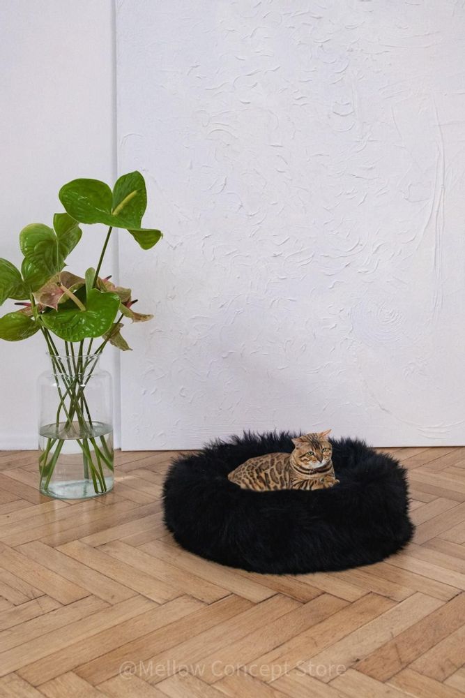 Beds - Round Natural Sheepskin Pet Bed - Black - MELLOW CONCEPT STORE