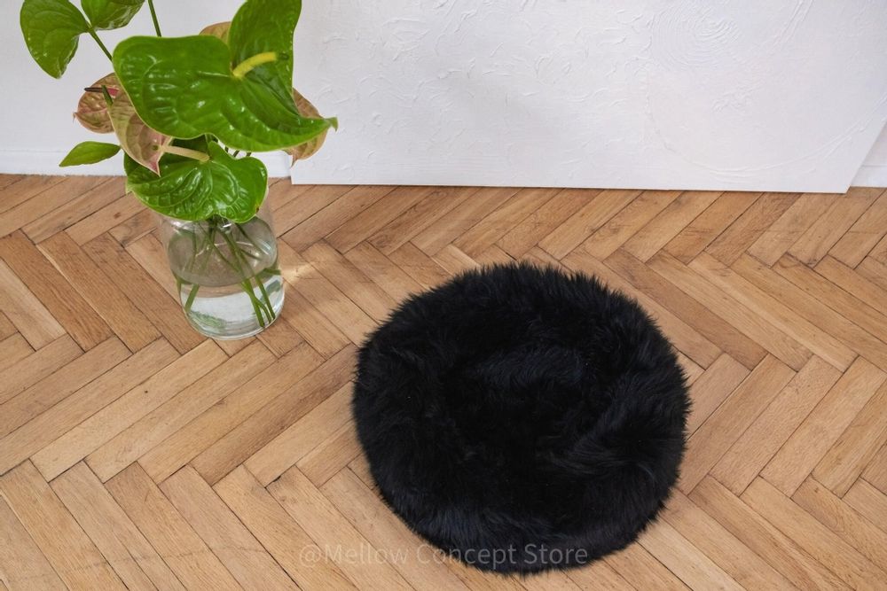 Beds - Round Natural Sheepskin Pet Bed - Black - MELLOW CONCEPT STORE