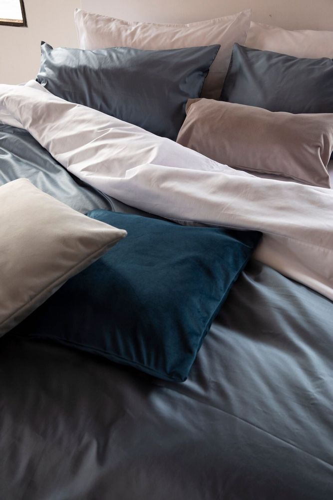 Bed linens - VEIVE SET — Satin duvet cover with 2 pillowcases - NORA V