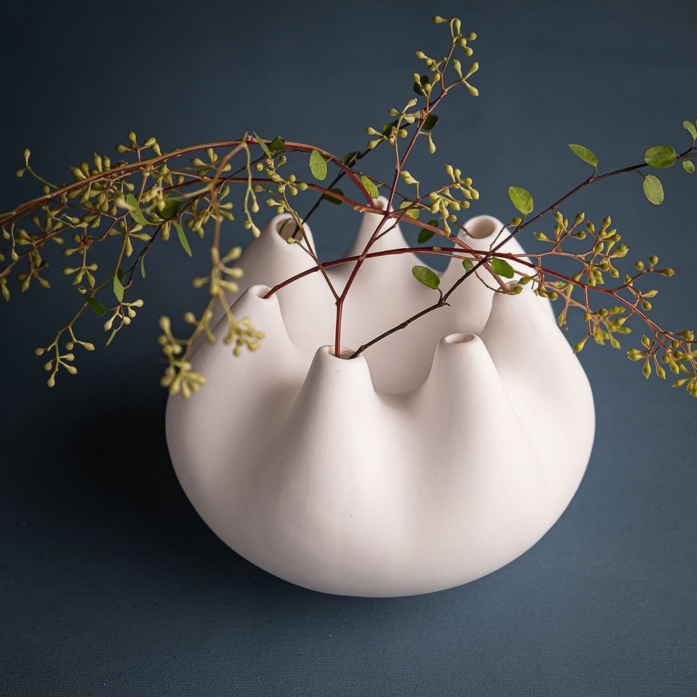 Vases - RHIZOM Piccolo vase, porcelain, white, decoration - KLATT OBJECTS