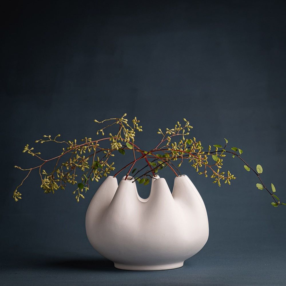 Vases - RHIZOM Piccolo vase, porcelain, white, decoration - KLATT OBJECTS