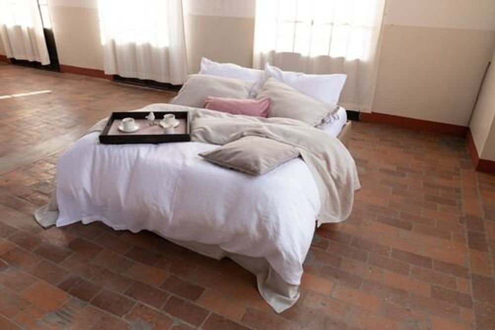 Bed linens - GIUNONE — Pure linen duvet cover with 2 pillowcases - NORA V