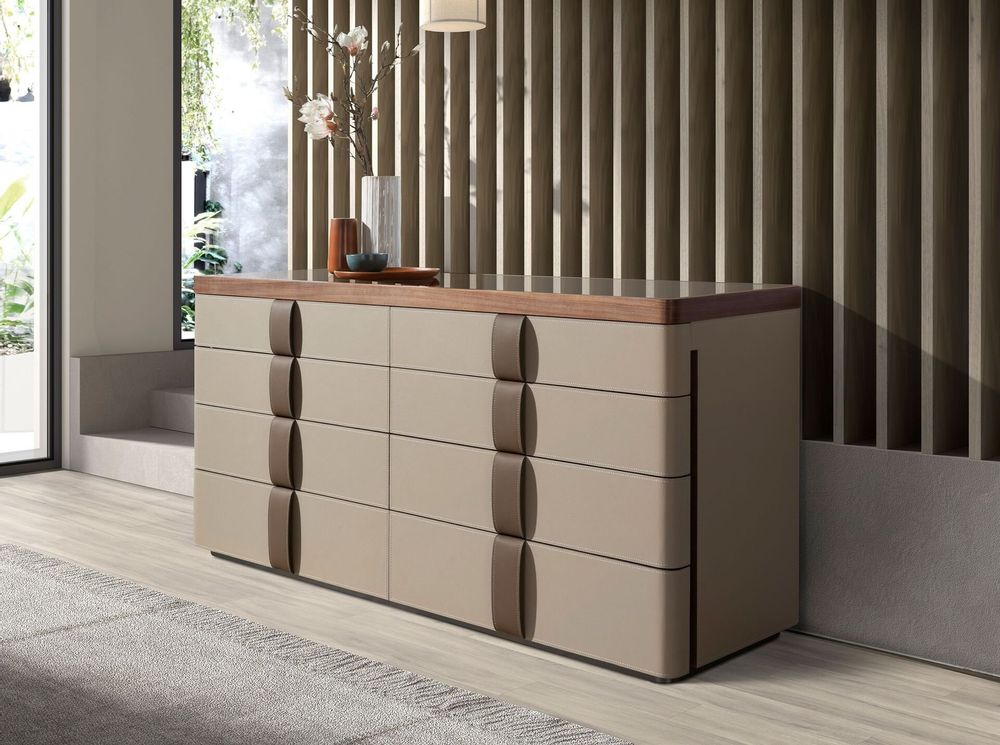 Chiffonniers - Commode en cuir, noyer, base en acier poli et plateau en verre fumé br - ANGEL CERDÁ