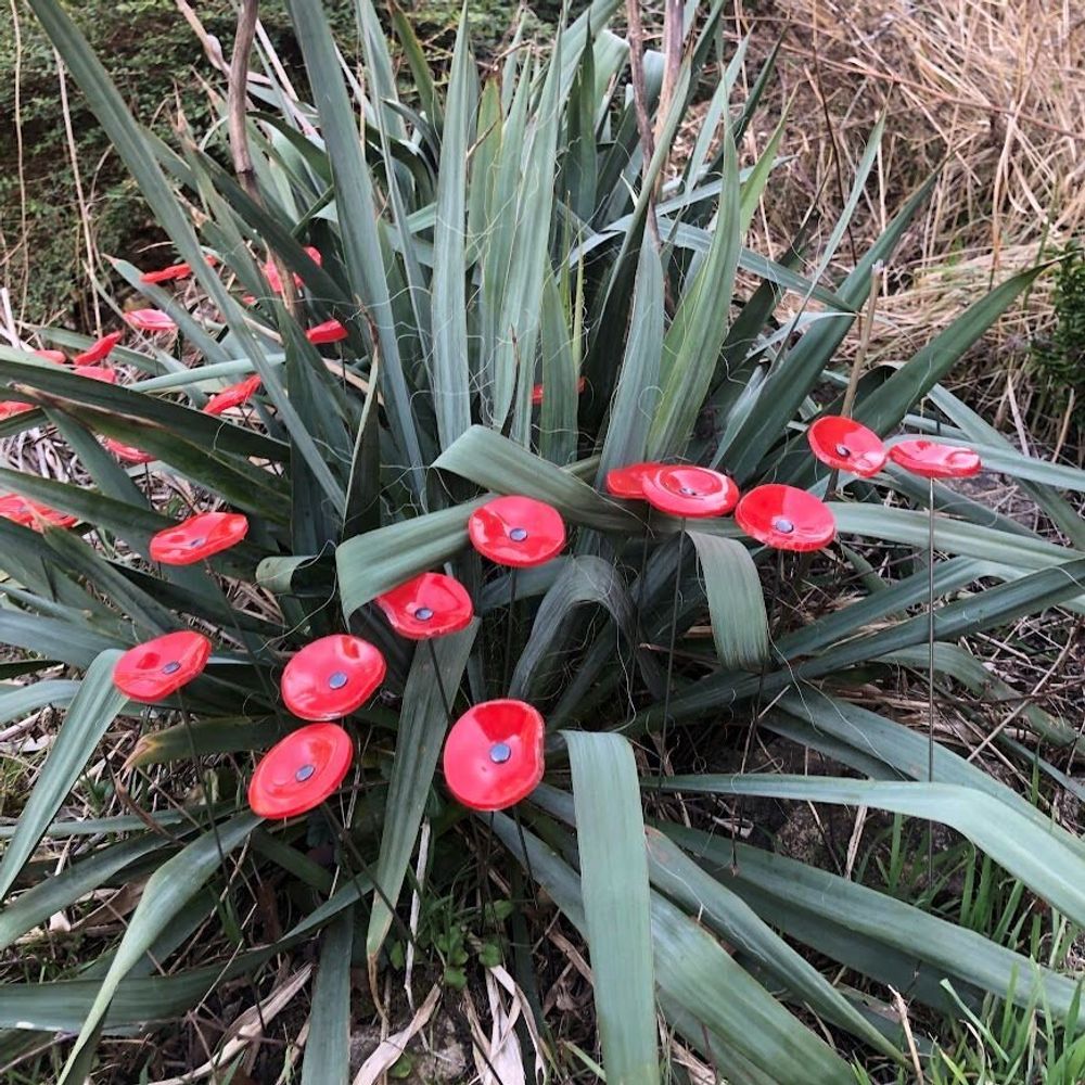 Garden accessories - Round small glass flower for outdoor use in red colour - CARNEOL GLASS