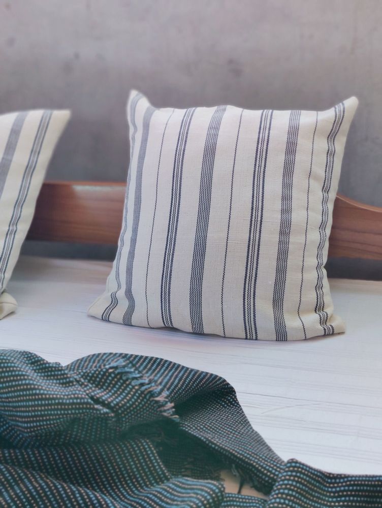 Coussins textile - Housse de coussin tissée à la main | Tsiame beige à rayures bleues - SOLOKO
