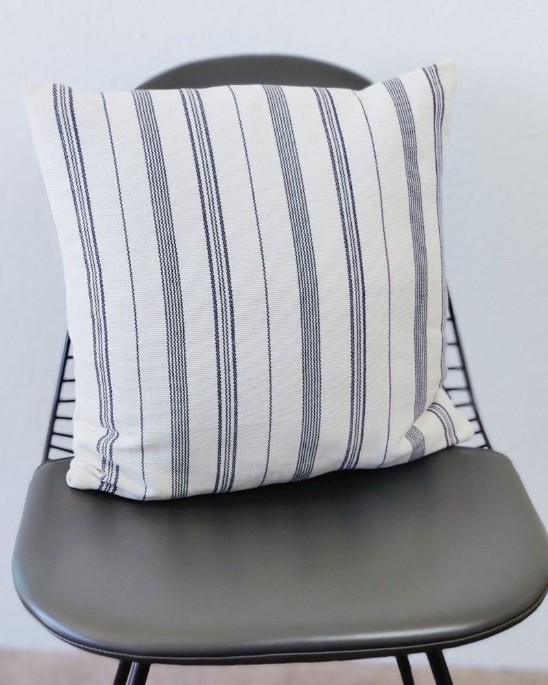 Coussins textile - Housse de coussin tissée à la main | Tsiame beige à rayures bleues - SOLOKO
