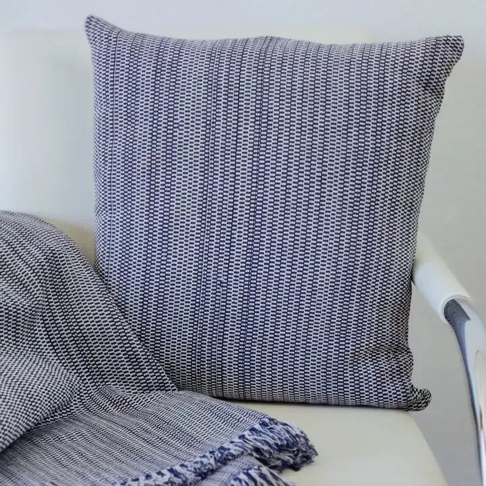Coussins textile - Housse de coussin tissée à la main | Two is One bleu, beige - SOLOKO