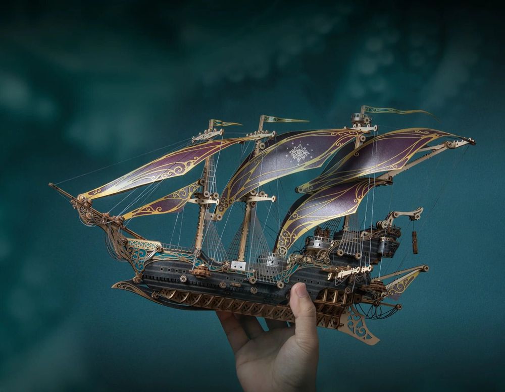 Gifts - Future Corsair Ship - Purple - VCL CORP