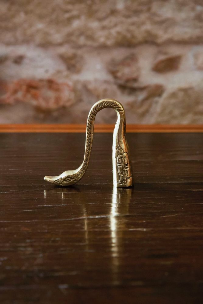 Bougeoirs et photophores  - Objet d'extinction à bougie Shepherd's Hook en laiton - ANTHOLOGIST