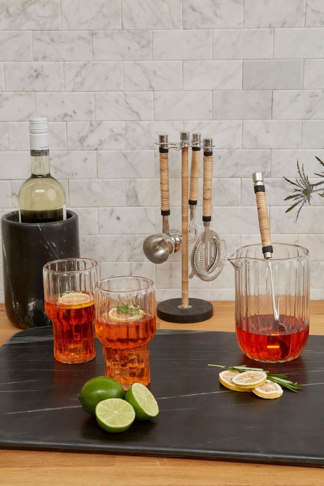 Glass - Ribbed glasses and carafes - BE HOME
