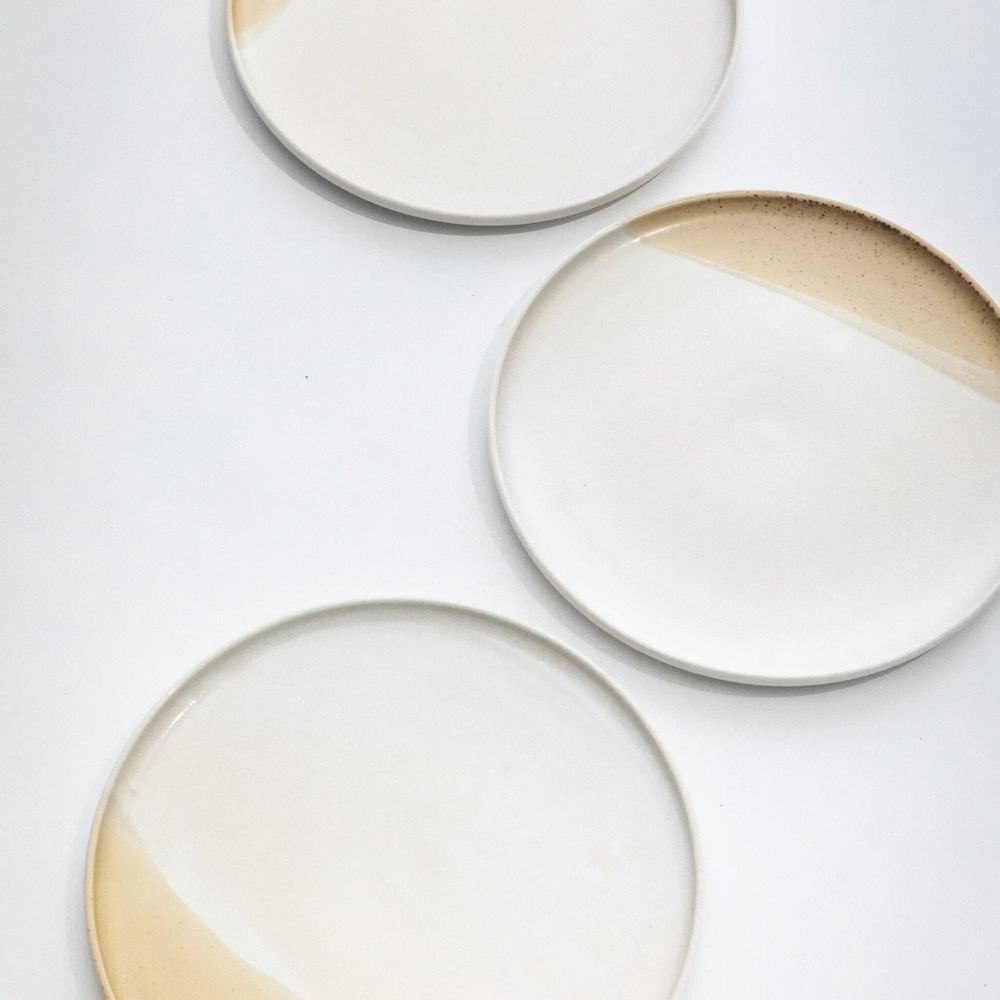 Assiettes au quotidien - Assiette Tuntu Blanc naturel Marron clair 25 cm - PENTIK