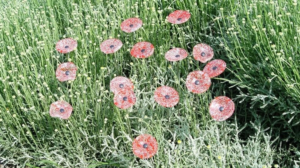 Accessoires de jardinage - Petite fleur en verre aux couleurs transparentes, rouges et blanches - CARNEOL GLASS