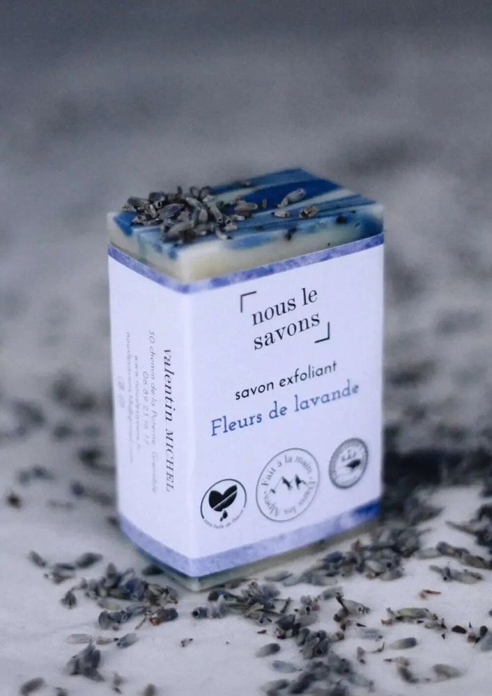 Cosmétiques - Savon bio exfoliant - Fleurs de lavande - NOUS LE SAVONS