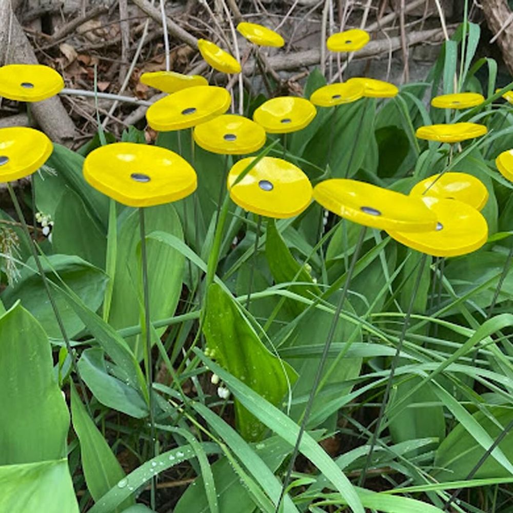 Garden accessories - Small yellow glass flower on a stainless steel stem - CARNEOL GLASS