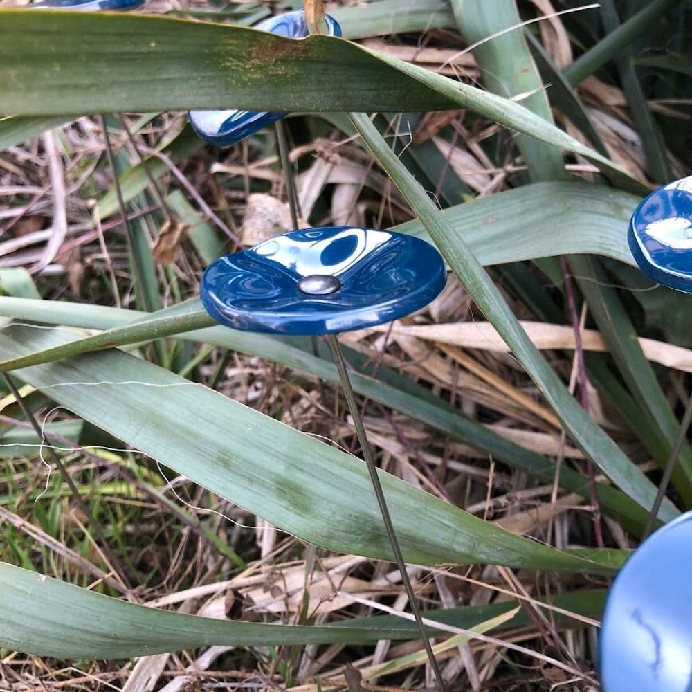 Garden accessories - Small turquoise glass flower on a stainless steel stem - CARNEOL GLASS