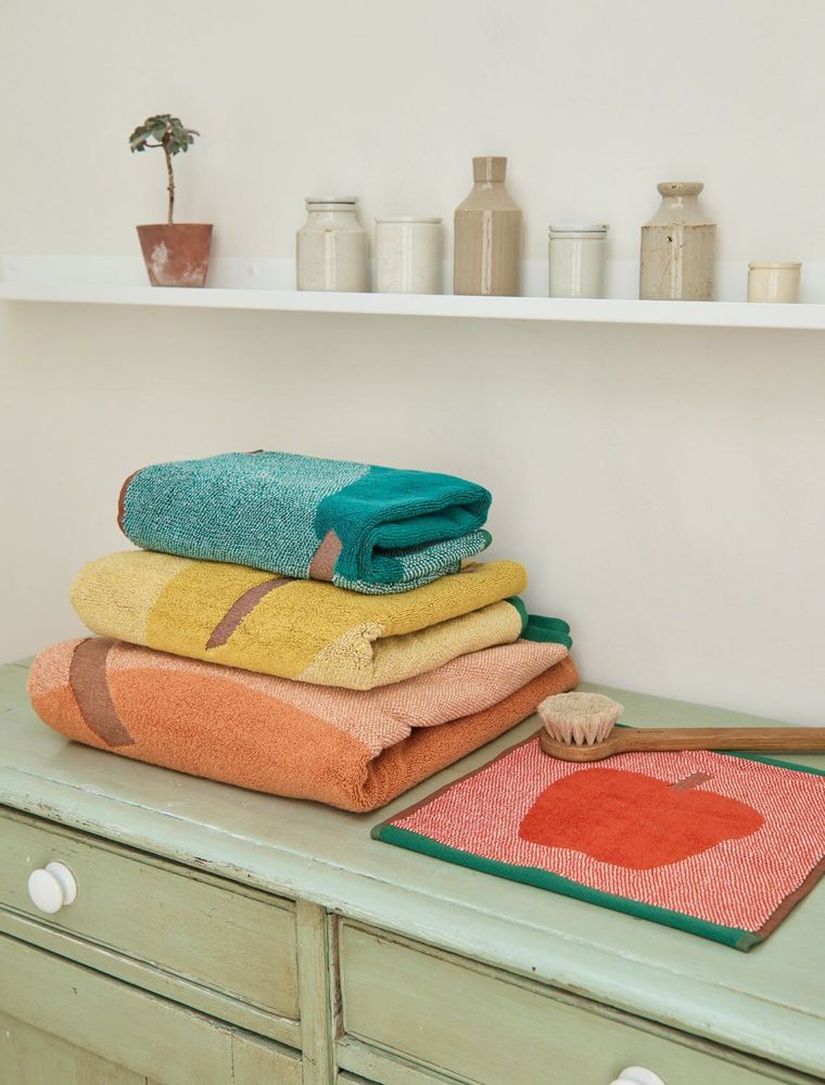 Bath towels - Tutti Frutti Bath Towel - DONNA WILSON
