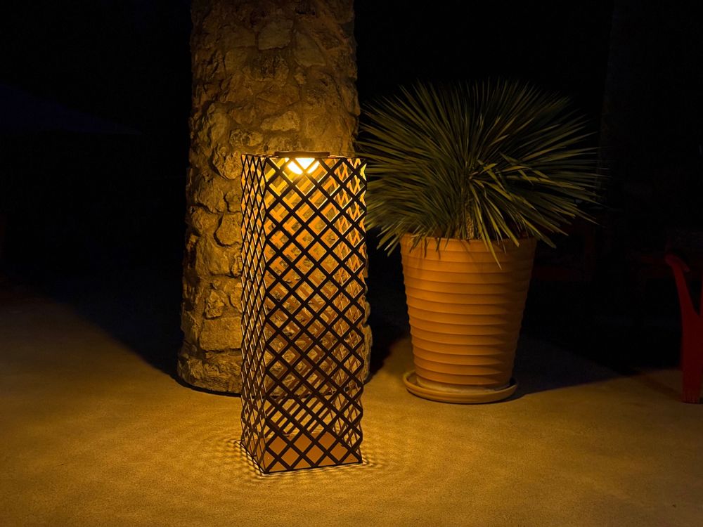 Moveable lighting - l'X-3 solar lantern - LYX LUMINAIRES