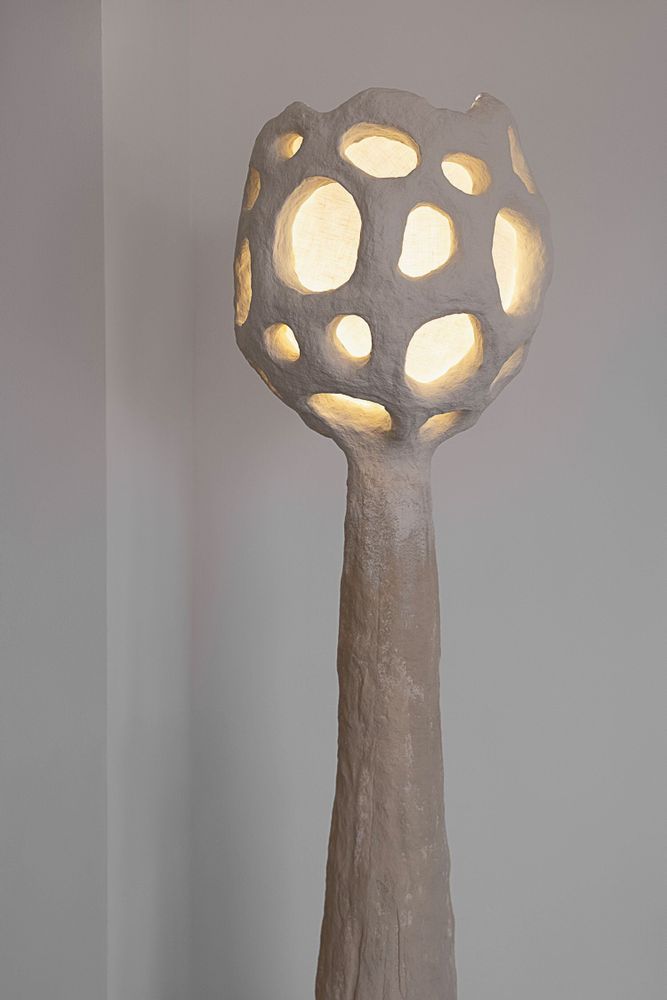 Lampadaires - Lampadaire sculptural Buton — Base en biocomposite et abat-jour en lin - PLETOSTUDIO