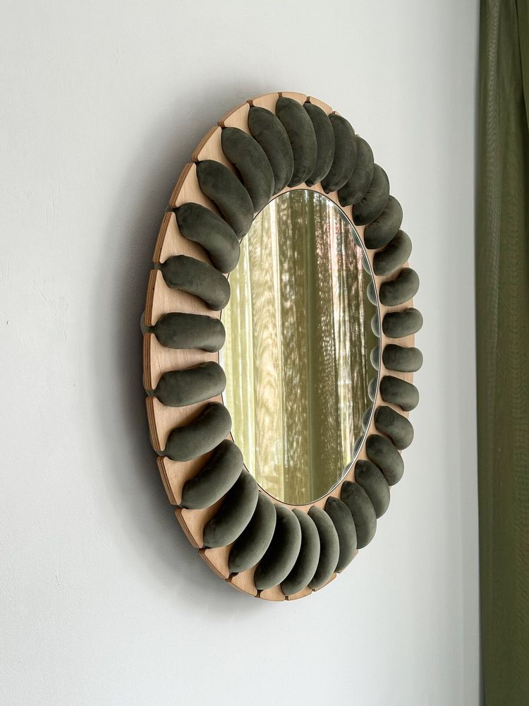 Miroirs - Miroir en velours SUNNY — Cadre sculptural avec cordon en velours fait - PLETOSTUDIO