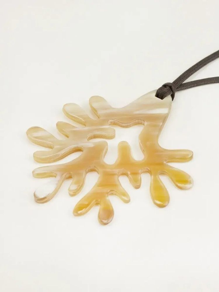 Jewelry - Large coral pendant in blond horn - L INDOCHINEUR X RIVÊT