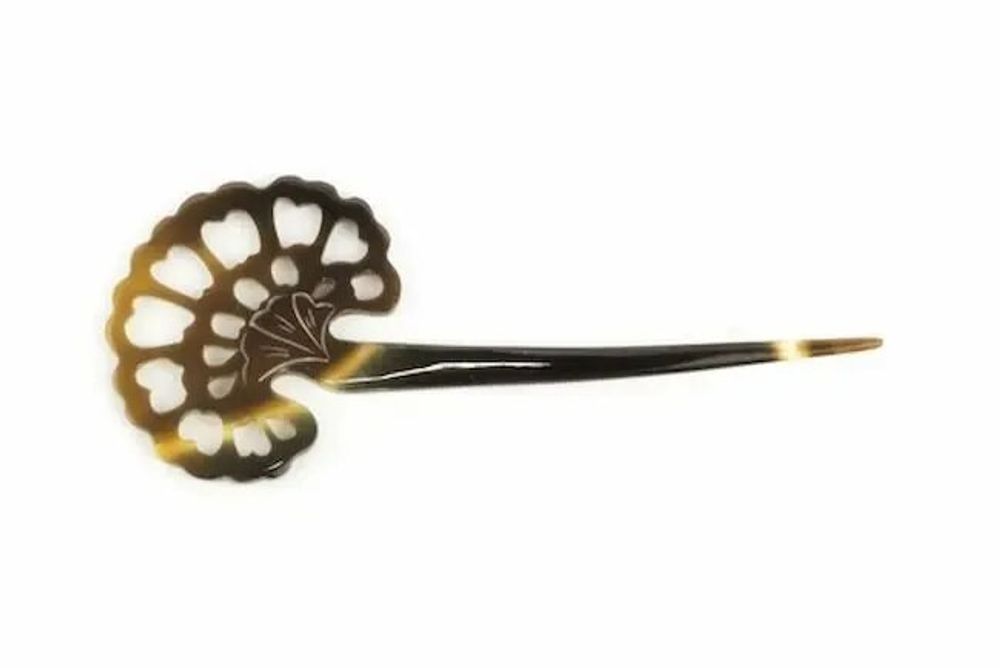 Barrettes - Peacock tail-shaped hairpin in plain black horn - L INDOCHINEUR X RIVÊT