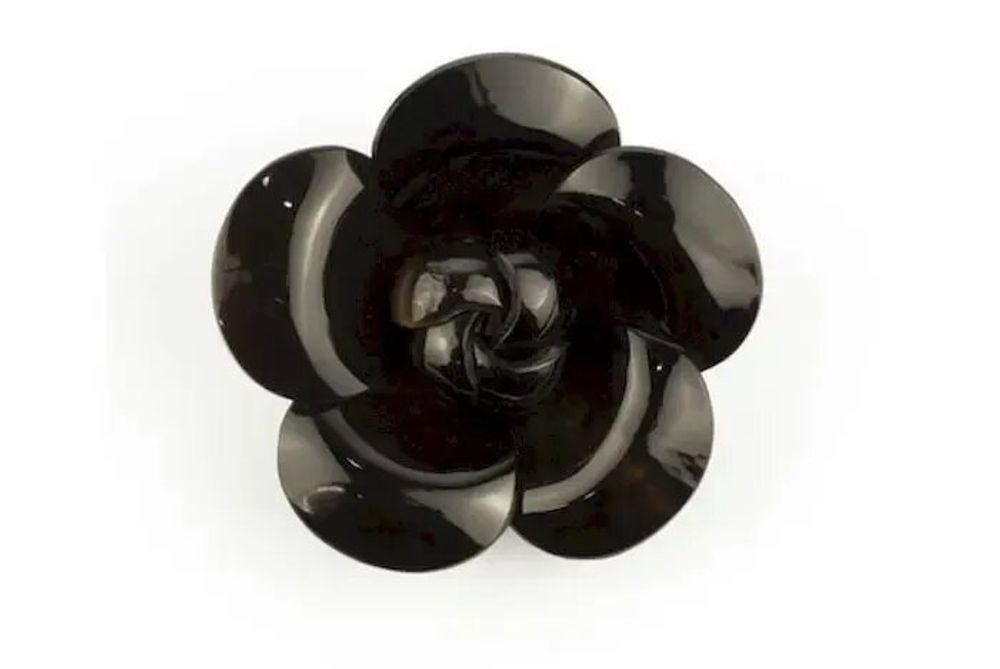 Brooches - Camellia brooch in cow horn - L INDOCHINEUR X RIVÊT