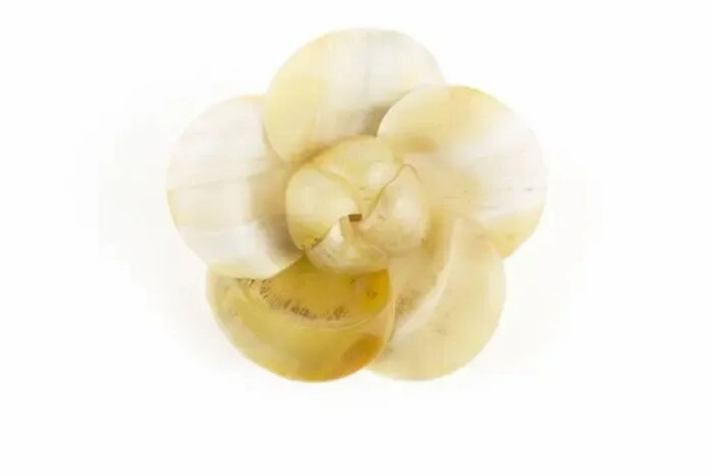 Brooches - Camellia brooch in cow horn - L INDOCHINEUR X RIVÊT