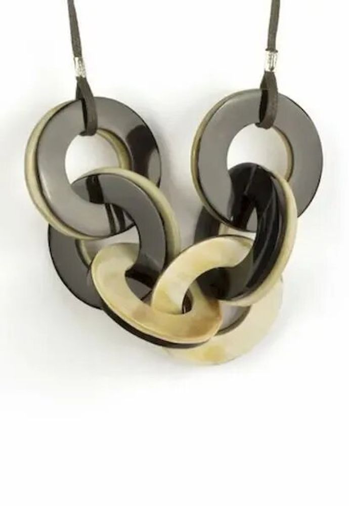 Bijoux - Pendentif anneaux entrelacés en corne blonde et noire - L INDOCHINEUR X RIVÊT