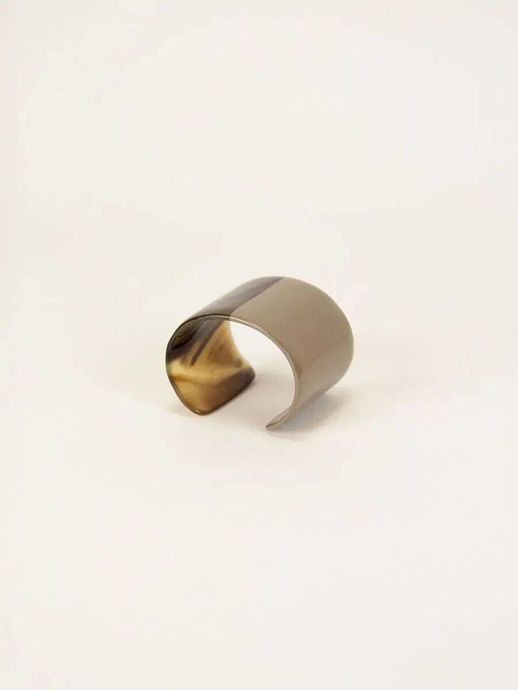 Bracelets - Cream-coffee lacquered natural horn cuff in Size M - L INDOCHINEUR X RIVÊT