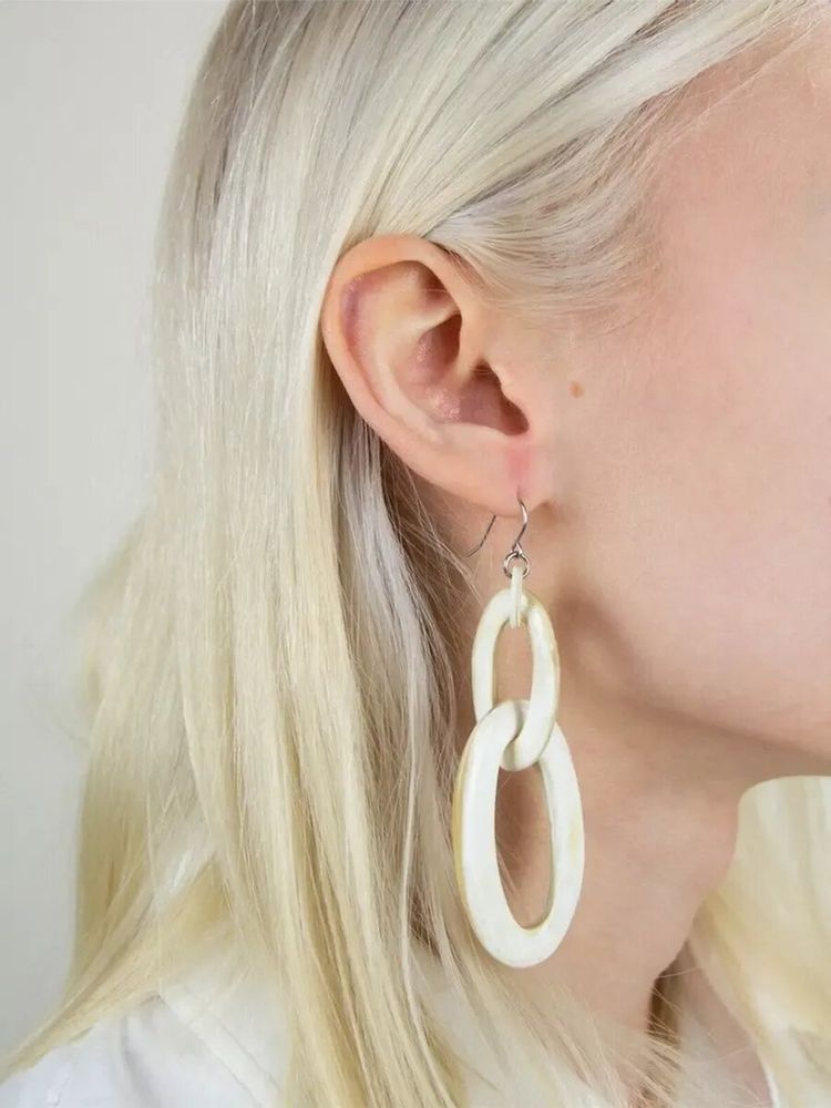 Jewelry - 2 oval ring earrings in blond horn - L INDOCHINEUR X RIVÊT