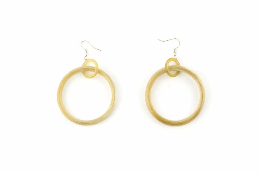 Jewelry - Large single ring earrings in blond horn - L INDOCHINEUR X RIVÊT
