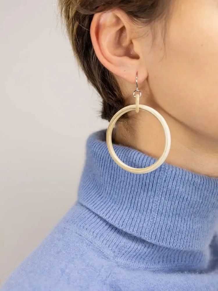 Jewelry - Large single ring earrings in blond horn - L INDOCHINEUR X RIVÊT
