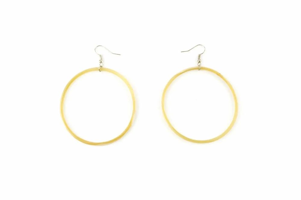 Jewelry - Large single ring earrings in blond horn - L INDOCHINEUR X RIVÊT