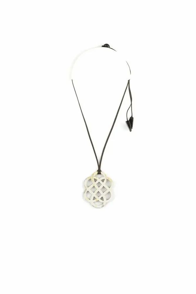 Jewelry - Flower pendant in marbled black horn - L INDOCHINEUR X RIVÊT