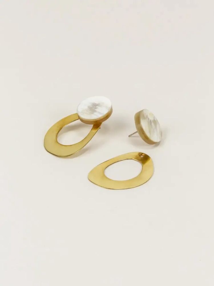 Jewelry - 2-part oval brass earrings with a horn pendant - L INDOCHINEUR X RIVÊT