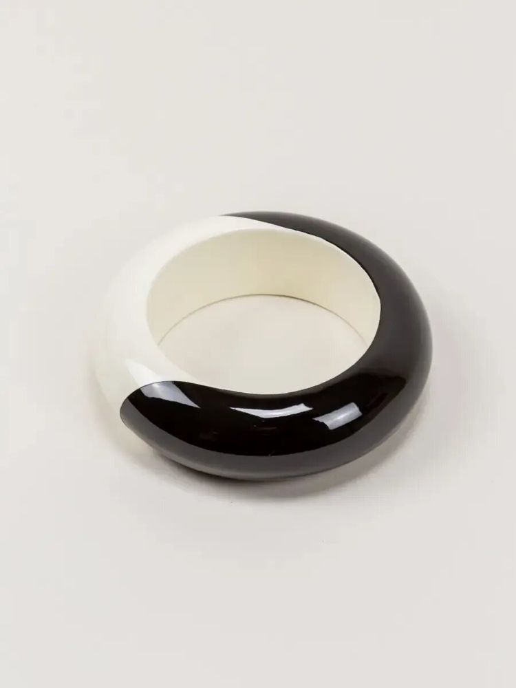Bracelets - Black outside and white inside round lacquered wood bracelet in Size M - L INDOCHINEUR X RIVÊT