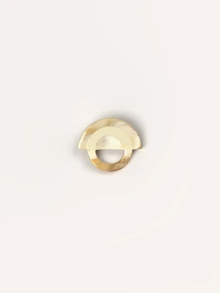 Broches - Broche en corne et laque ivoire - L INDOCHINEUR X RIVÊT