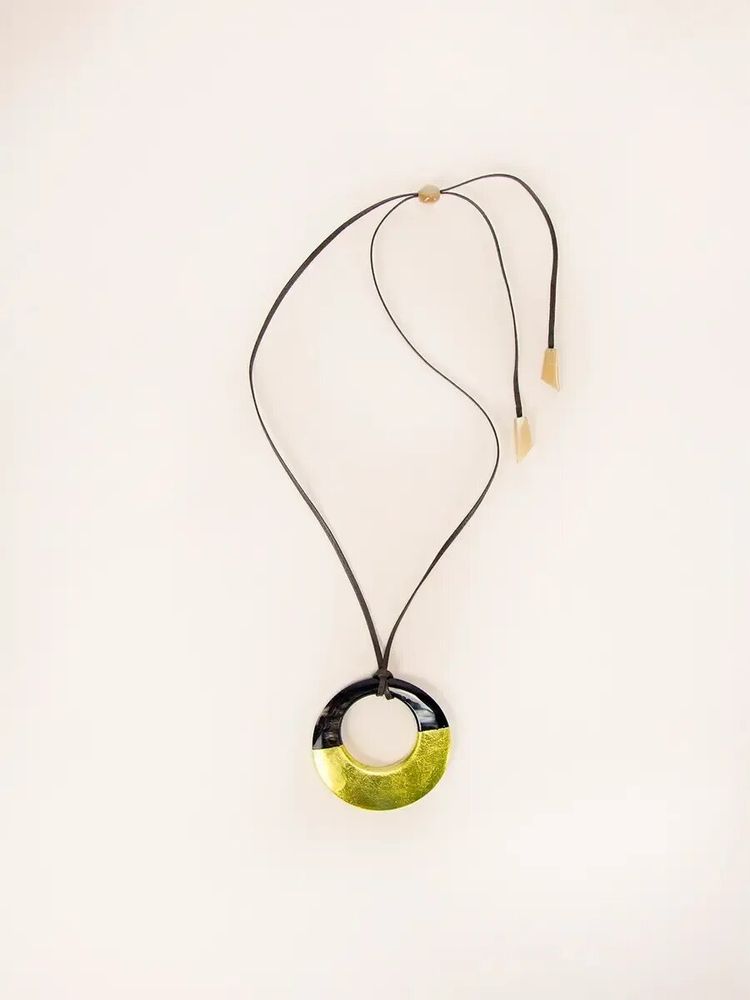 Jewelry - Small round circle pendant in marble horn and brick red lacquer - L INDOCHINEUR X RIVÊT