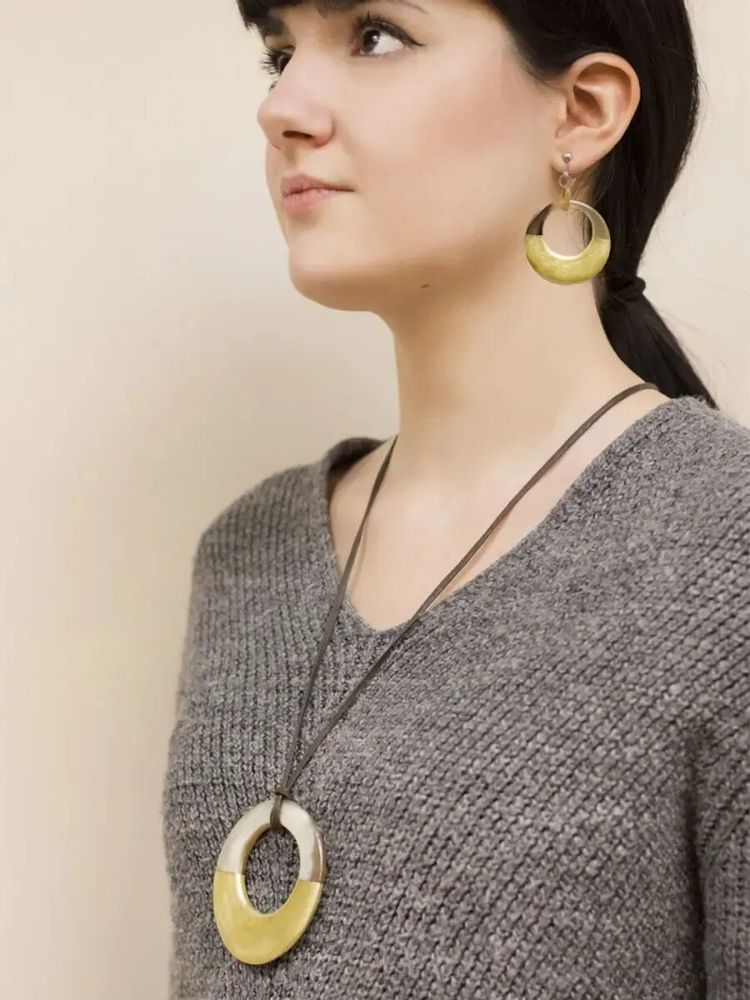 Jewelry - Small round circle pendant in marble horn and brick red lacquer - L INDOCHINEUR X RIVÊT