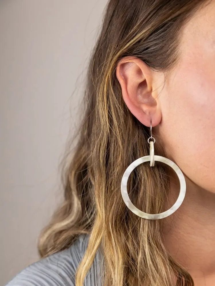 Jewelry - Big and small rings earrings in blond horn - L INDOCHINEUR X RIVÊT