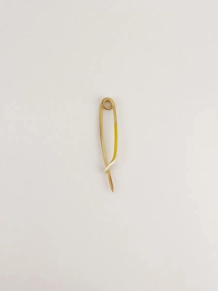 Broches - Epingle à nourrice en corne blonde - L INDOCHINEUR X RIVÊT