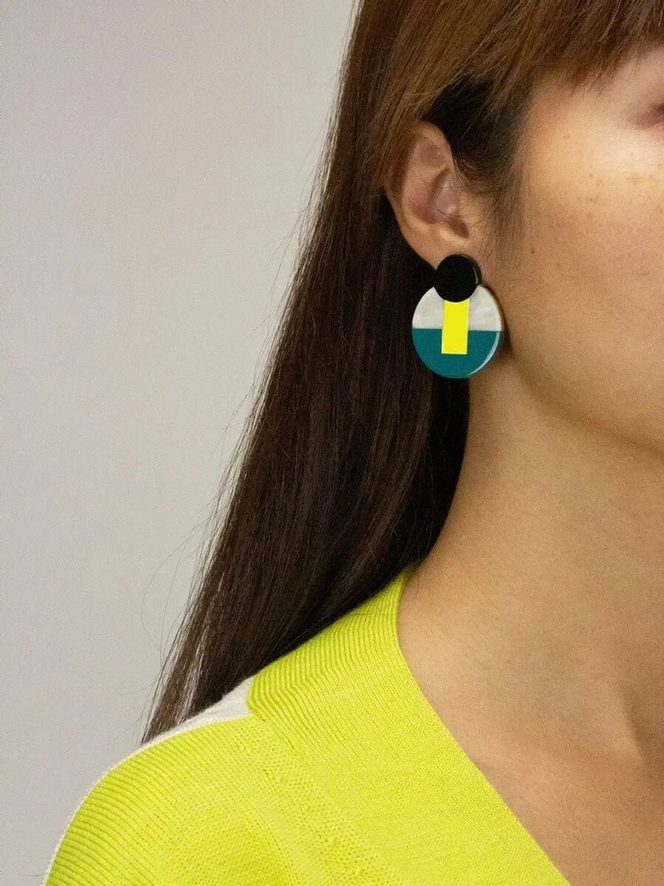 Bijoux - Boucles d'oreilles à clips Détour en corne blonde et laque - L INDOCHINEUR X RIVÊT