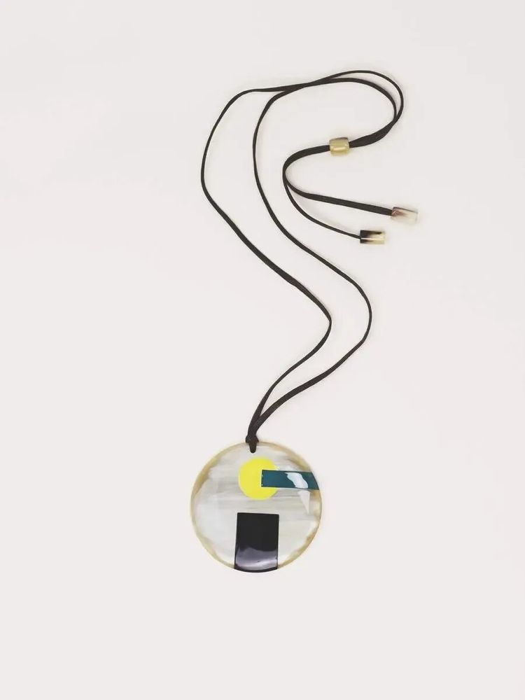 Bijoux - Pendentif Géranos en corne blonde et laque tricolore - L INDOCHINEUR X RIVÊT