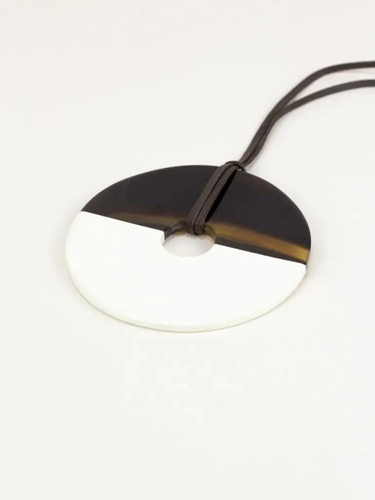 Bijoux - Pendentif grand anneau en sabot et laque orange - L INDOCHINEUR X RIVÊT