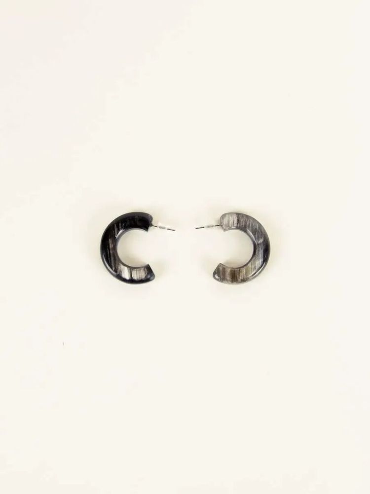 Jewelry - Thick hoop earrings in white horn - L INDOCHINEUR X RIVÊT