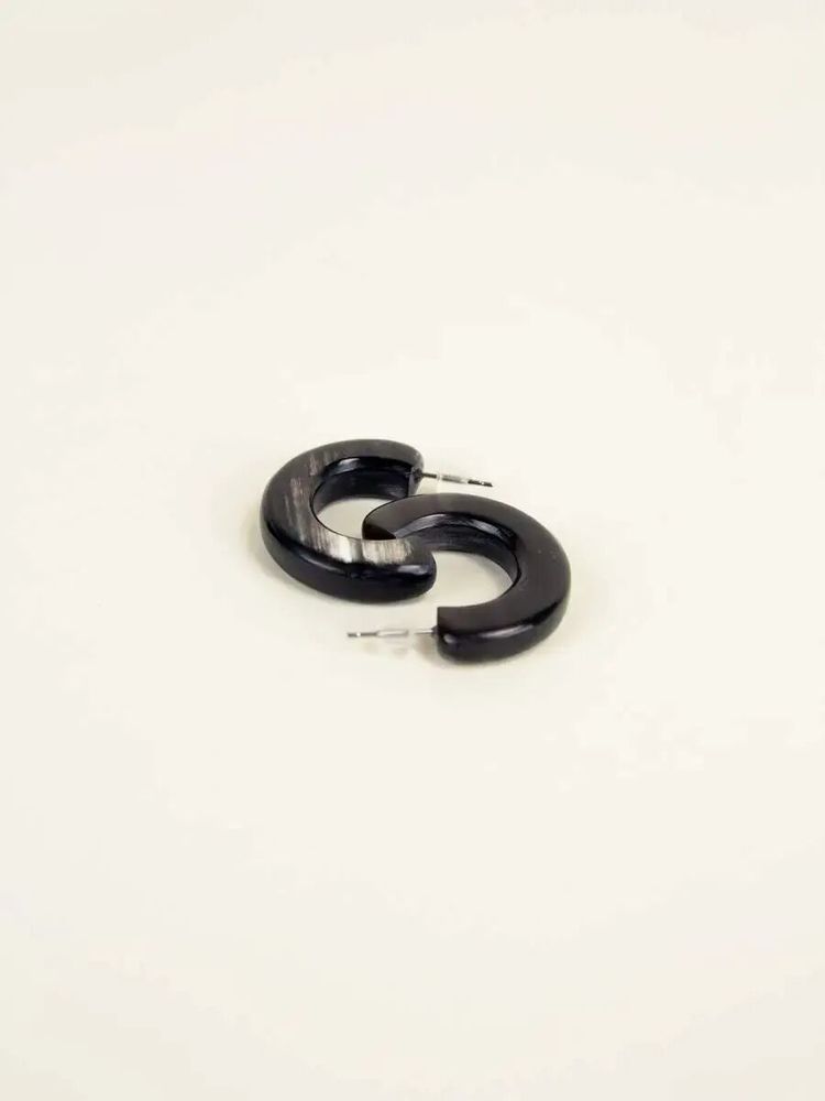 Jewelry - Thick hoop earrings in white horn - L INDOCHINEUR X RIVÊT