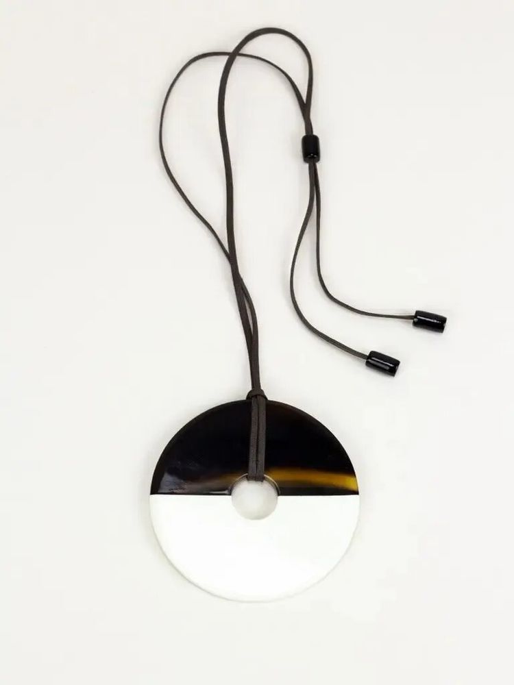 Bijoux - Pendentif grand anneau en sabot et laque bleu gris - L INDOCHINEUR X RIVÊT